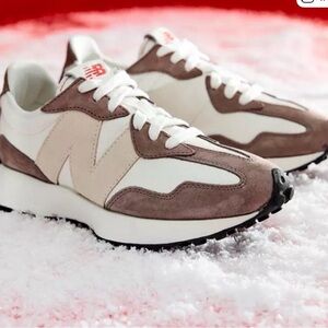 NWB - NEW BALANCE x CALIA 327 Brown Beige
SOLD OUT ONLINE - SIZE 6.5 Womens